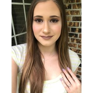 Meet your Posher, Nicole